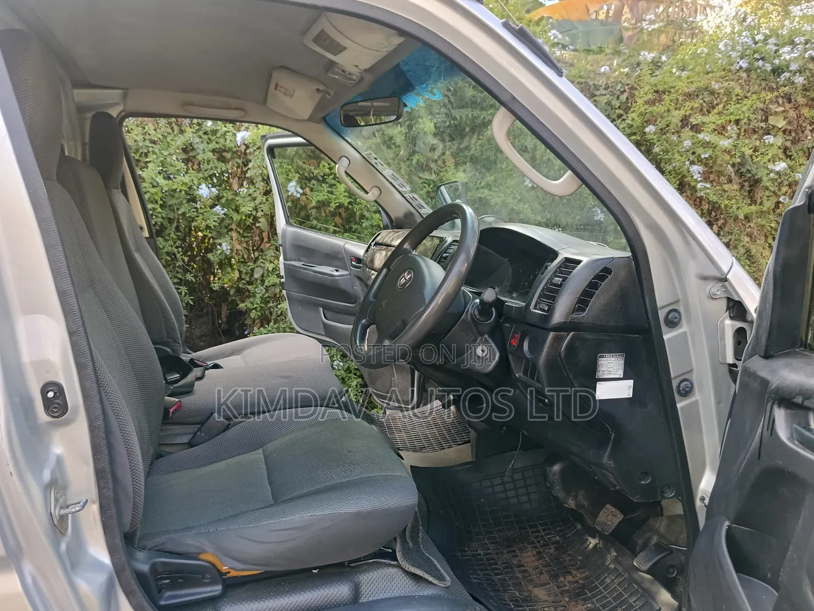 Toyota HiAce 2014 Silver