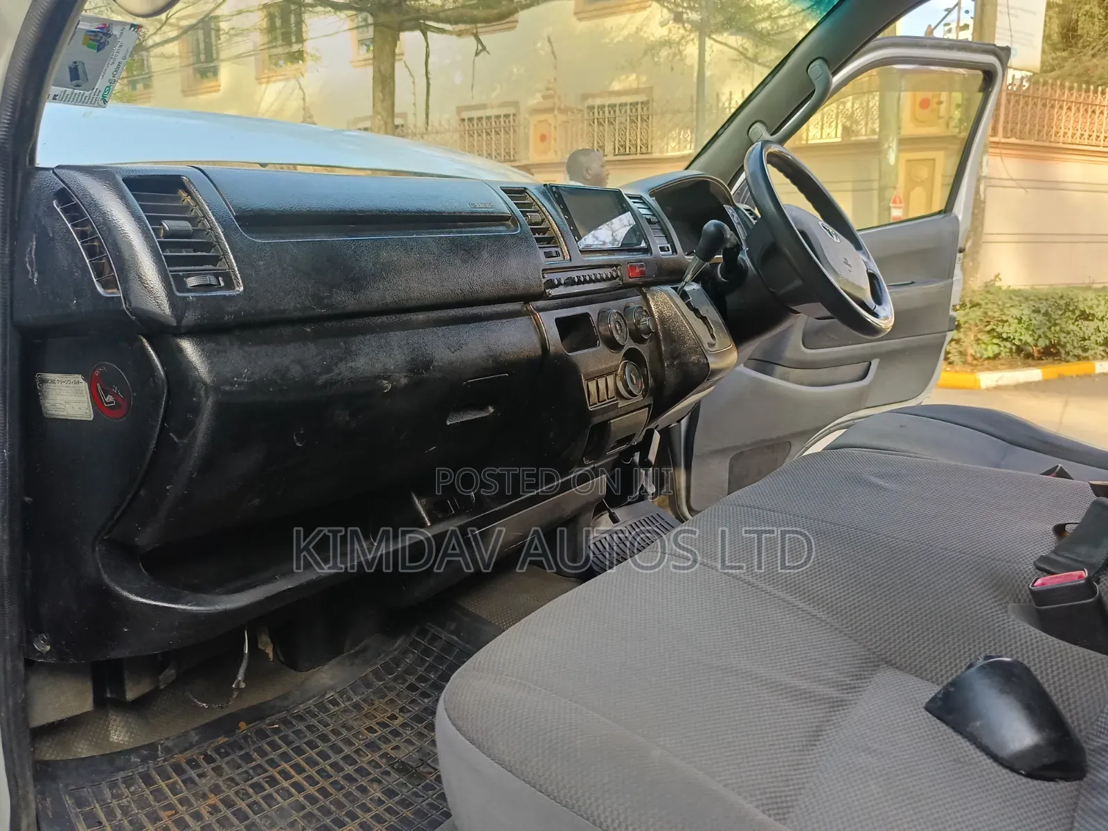 Toyota HiAce 2014 Silver