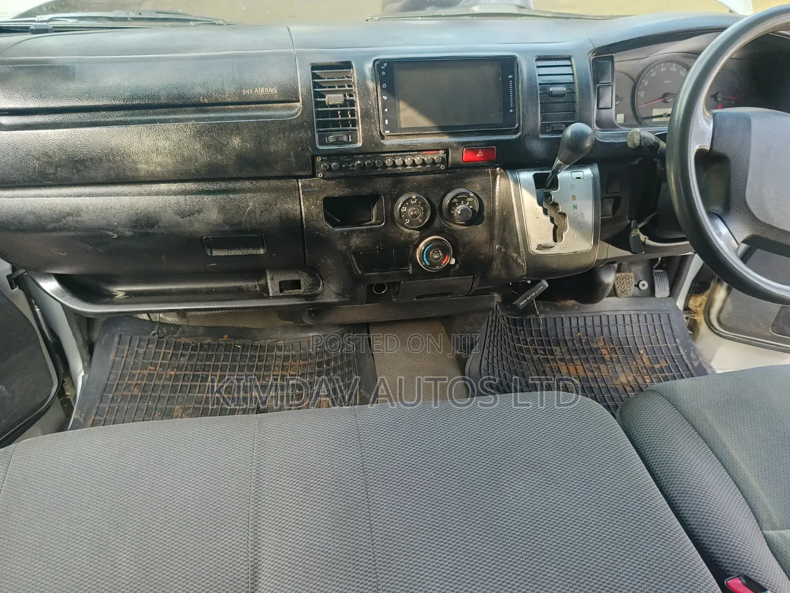 Toyota HiAce 2014 Silver