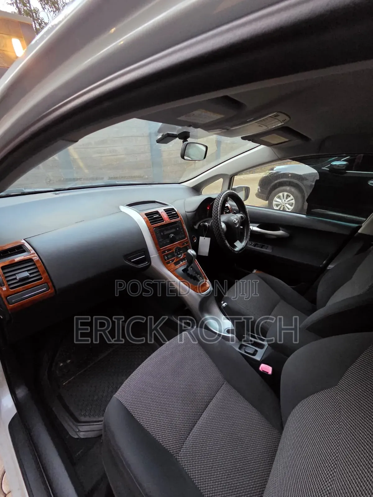Toyota Auris 2012 Pearl