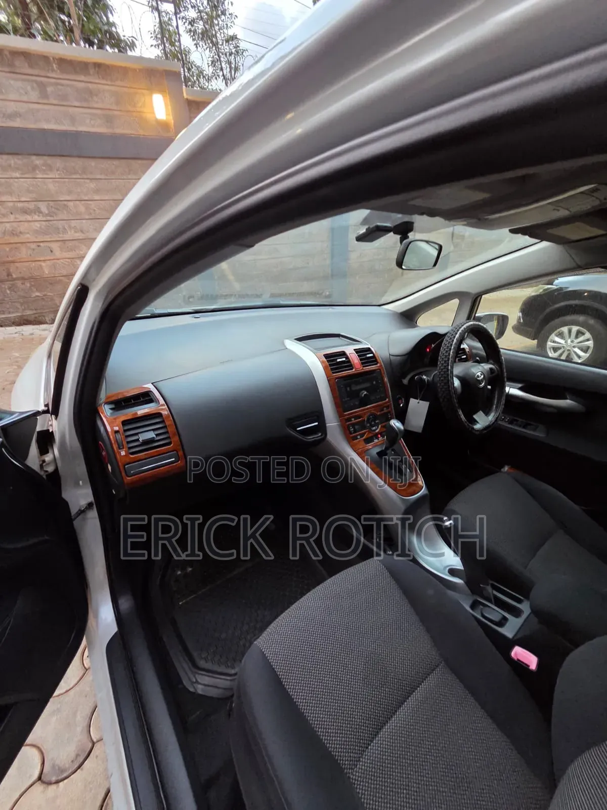 Toyota Auris 2012 Pearl