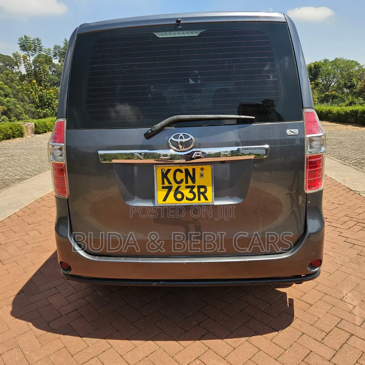 Toyota Noah 2010 Silver