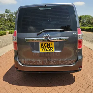 Toyota Noah 2010 Silver