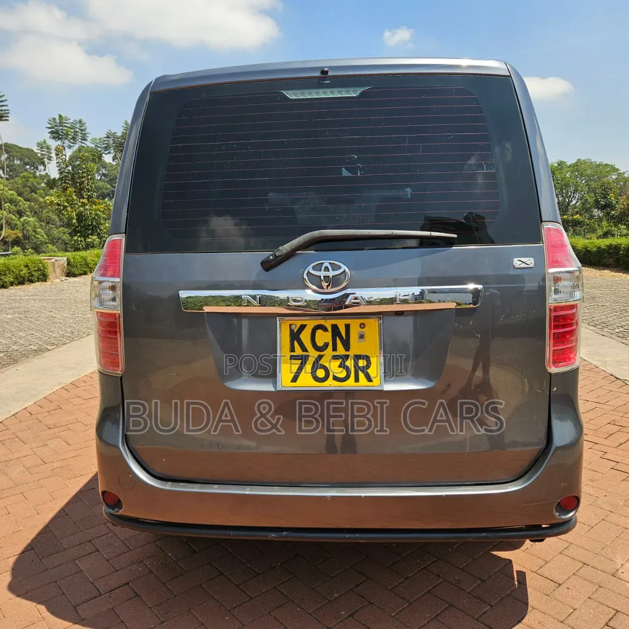 Toyota Noah 2010 Silver