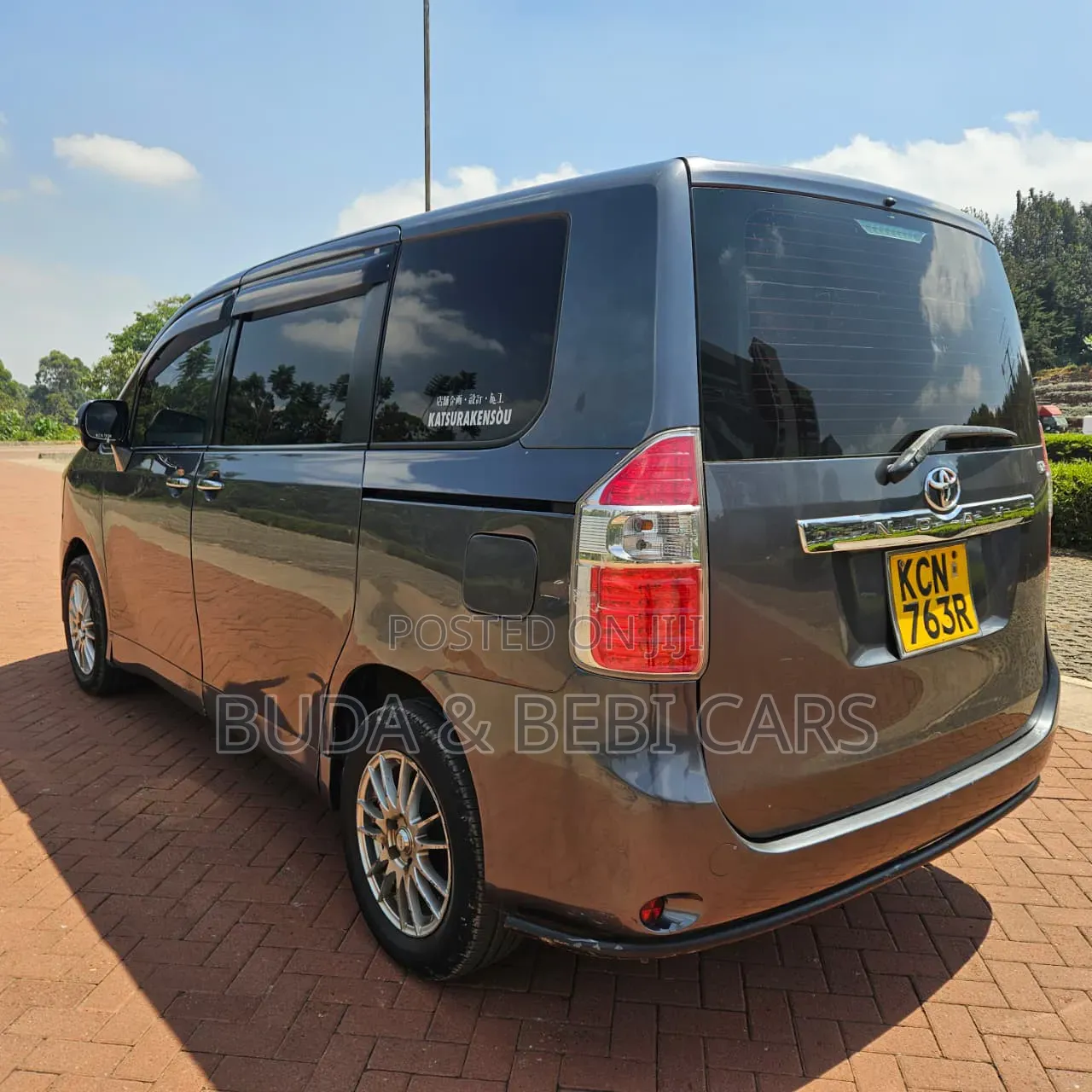 Toyota Noah 2010 Silver