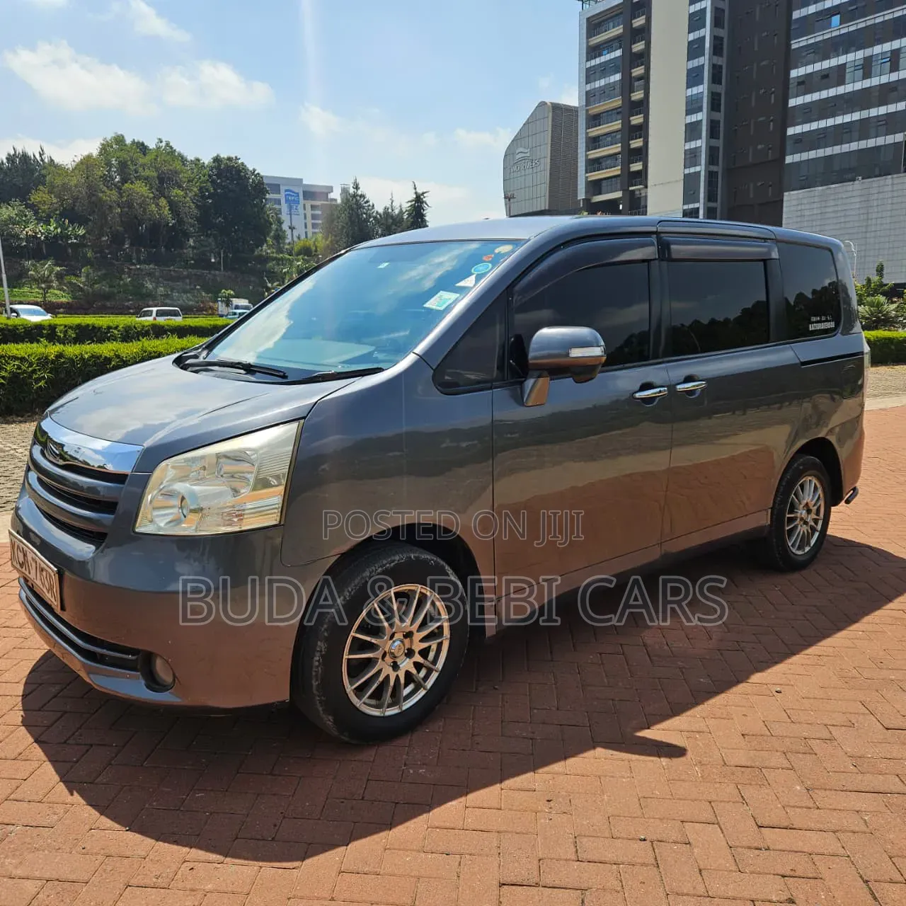 Toyota Noah 2010 Silver
