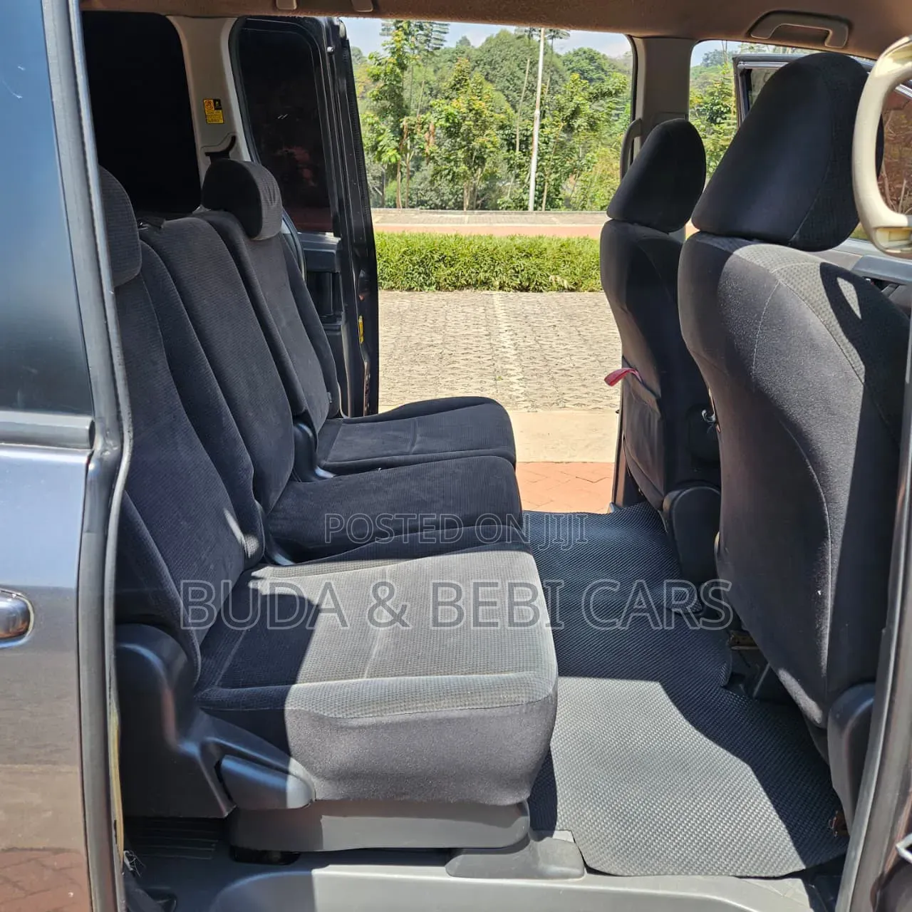 Toyota Noah 2010 Silver