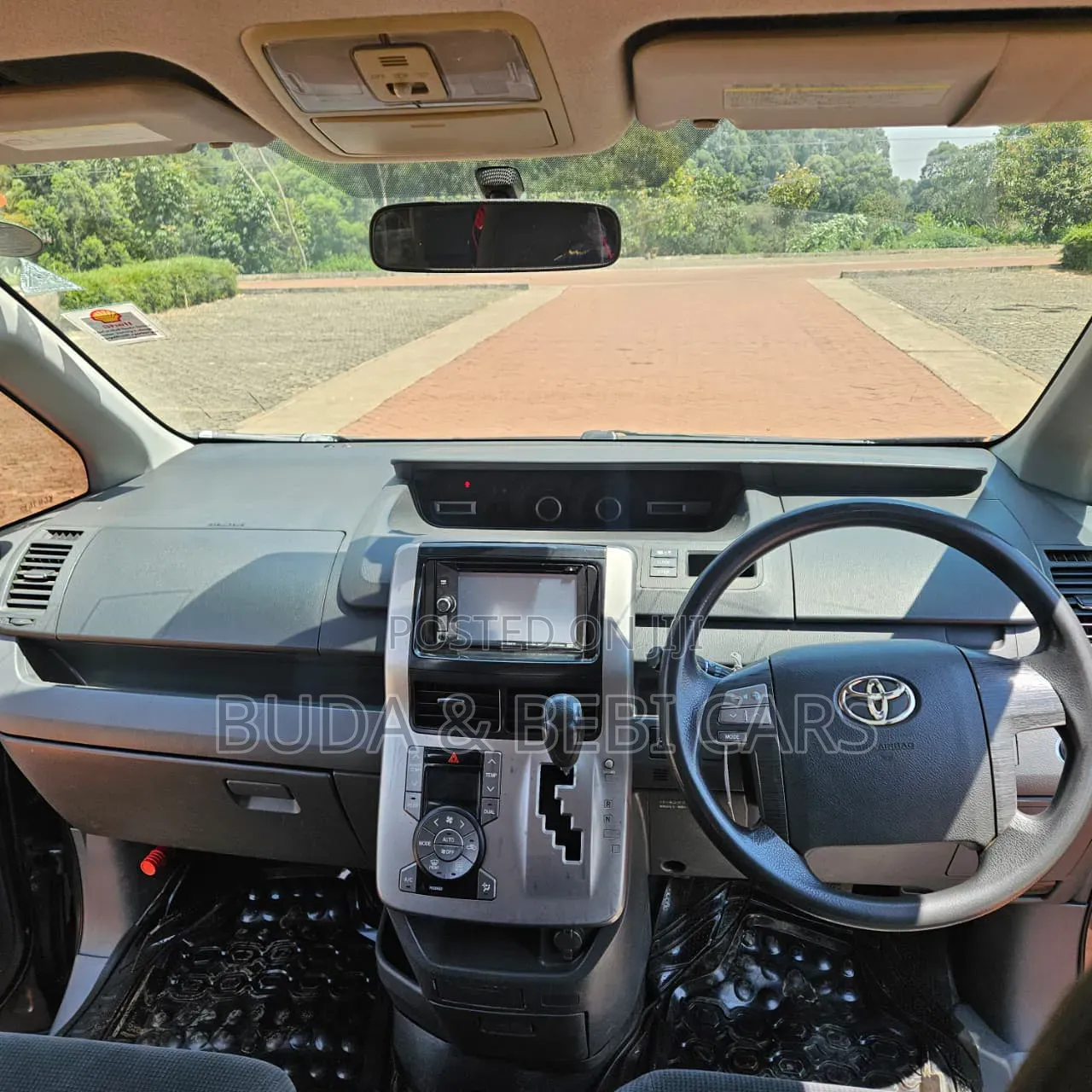 Toyota Noah 2010 Silver
