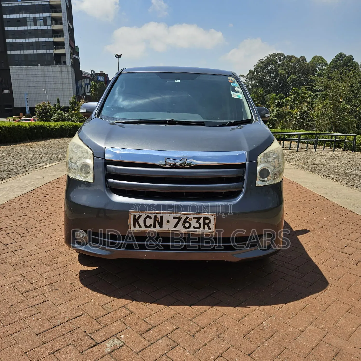 Toyota Noah 2010 Silver