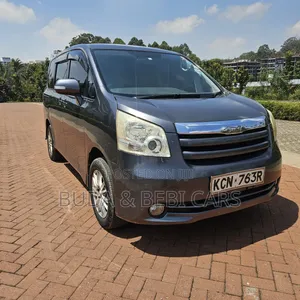 Toyota Noah 2010 Silver