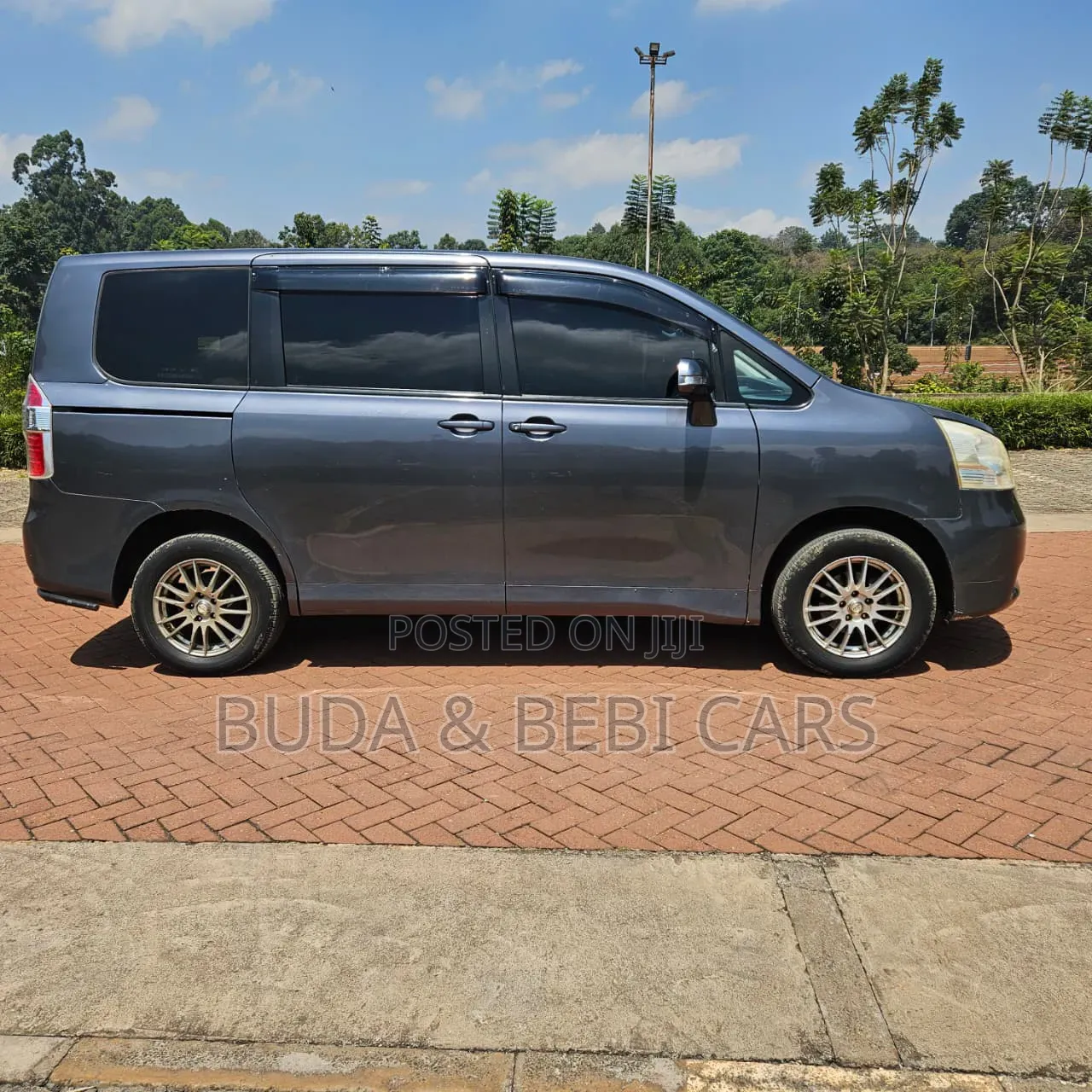 Toyota Noah 2010 Silver