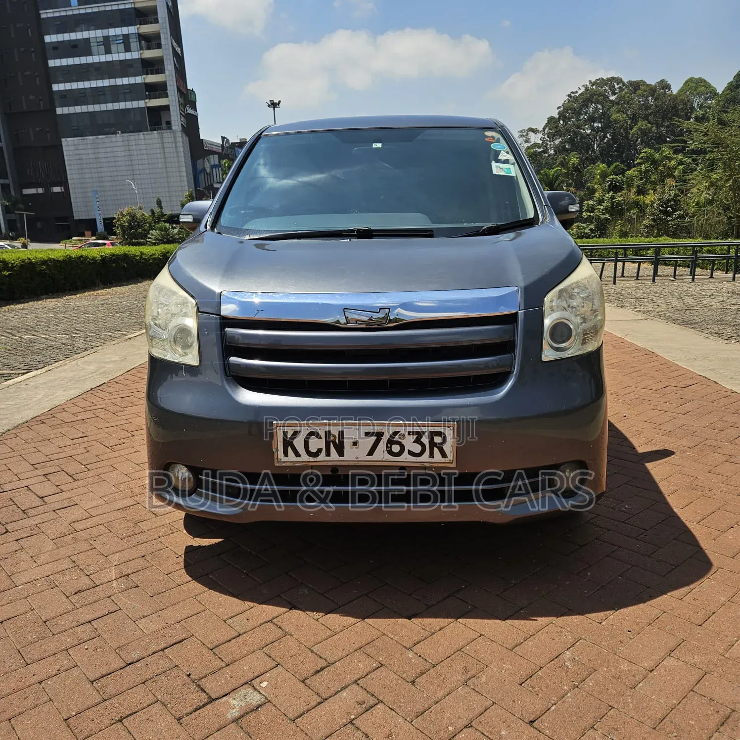 Toyota Noah 2010 Silver