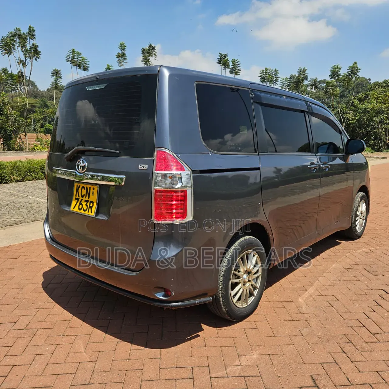 Toyota Noah 2010 Silver