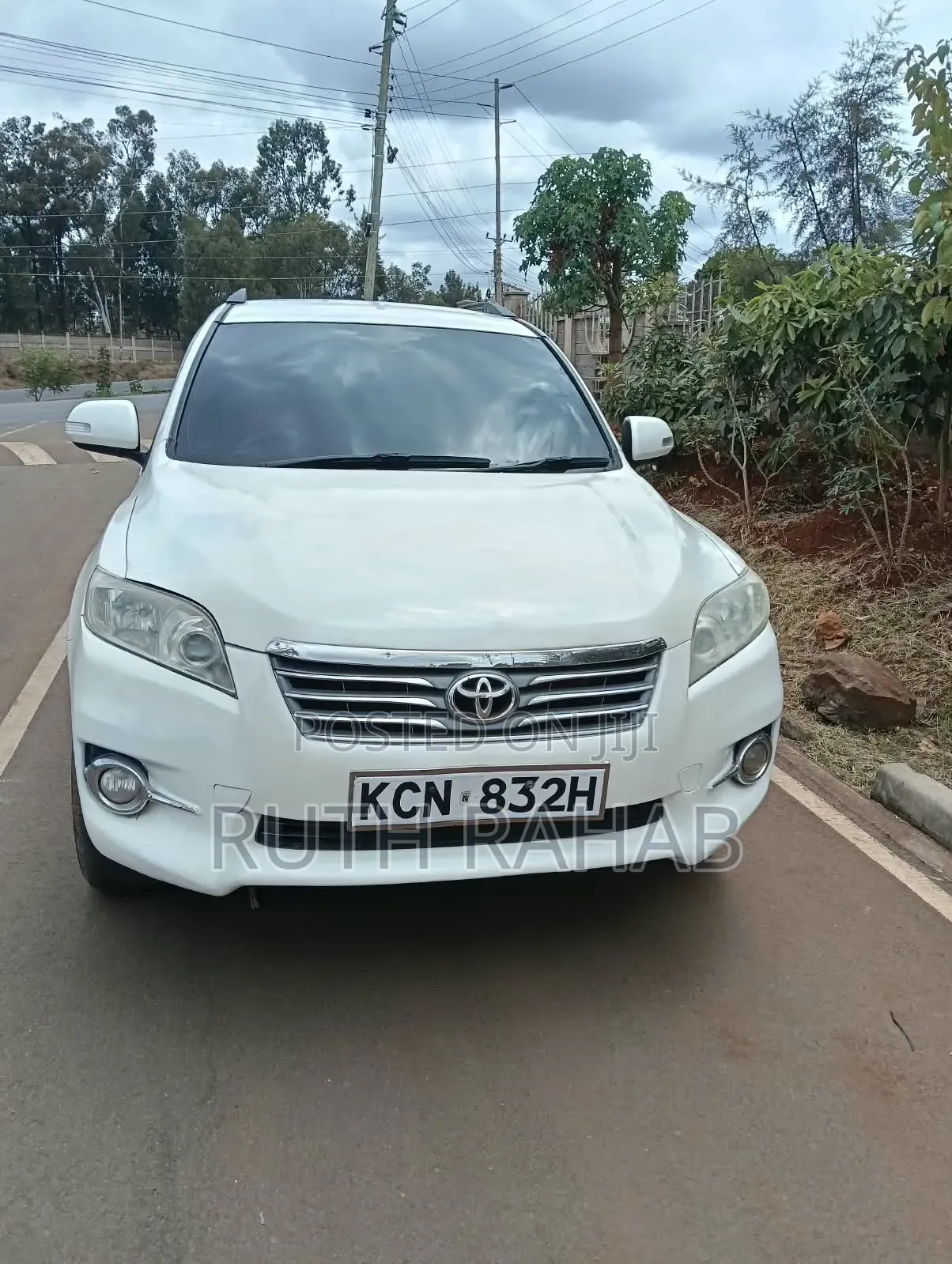 Toyota Vanguard 2011 White