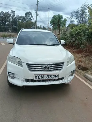 Toyota Vanguard 2011 White