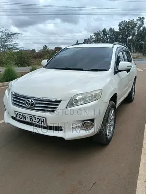 Toyota Vanguard 2011 White