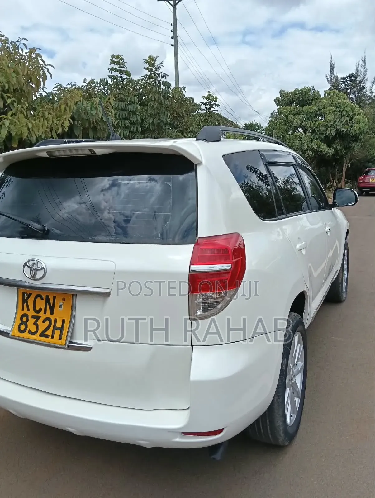 Toyota Vanguard 2011 White