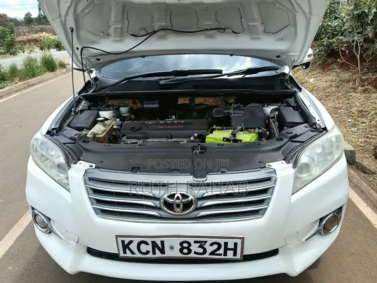 Toyota Vanguard 2011 White