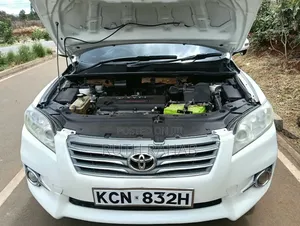 Toyota Vanguard 2011 White
