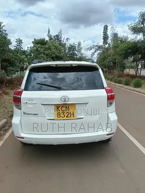 Toyota Vanguard 2011 White