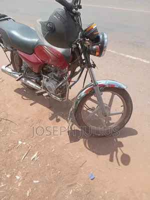 Bajaj Boxer 100 2021 Red