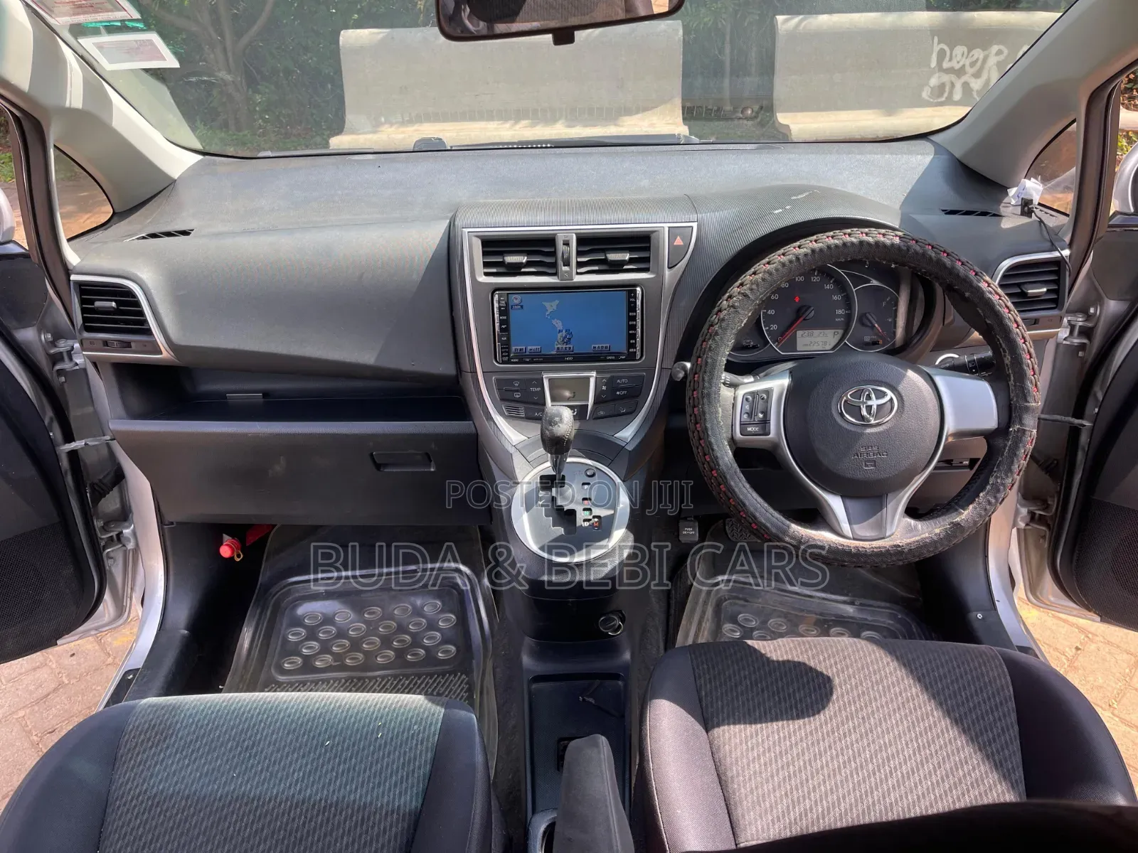 Toyota Ractis 2011 Black