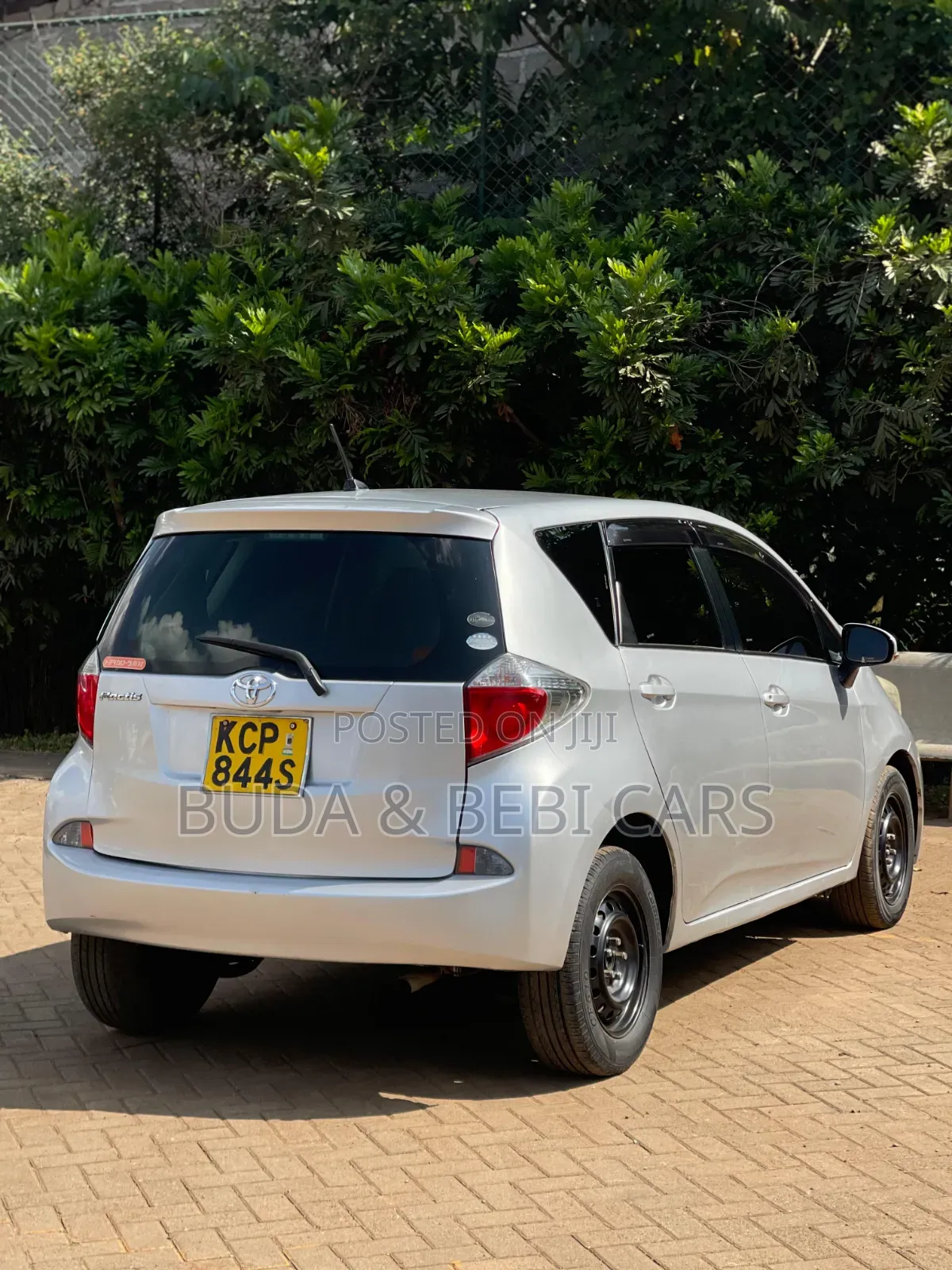 Toyota Ractis 2011 Black