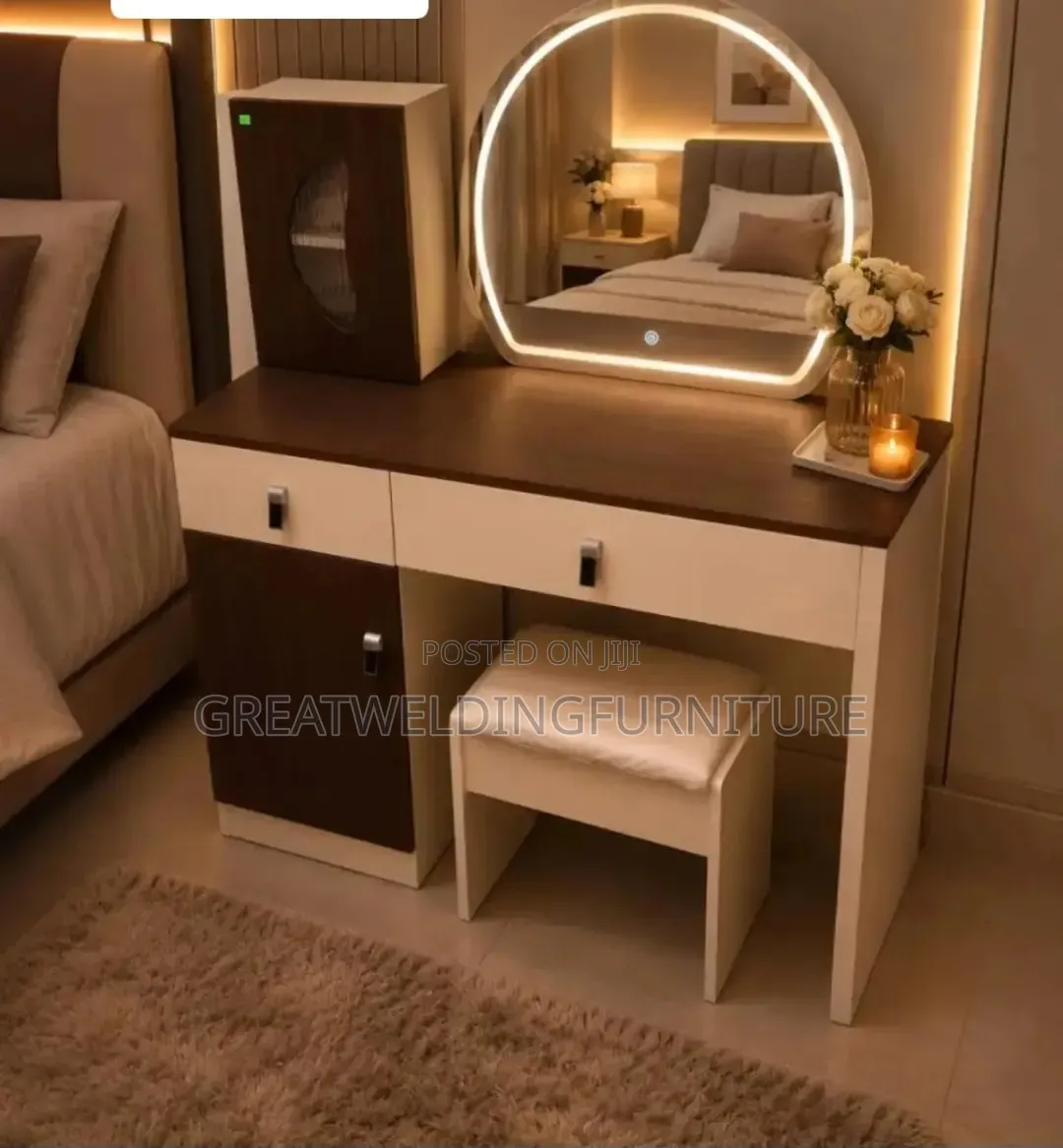 Unique Design Modern Vanity Makeup Table Set