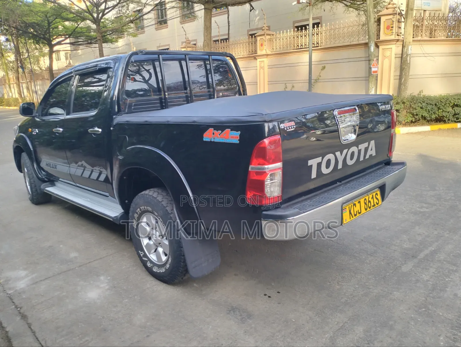 Toyota Hilux 2010 Black