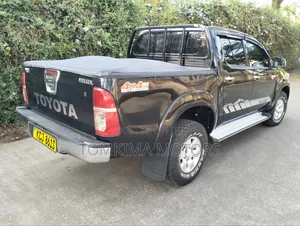 Toyota Hilux 2010 Black