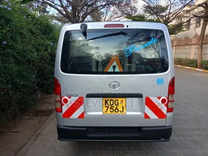 Toyota HiAce 2015 Silver
