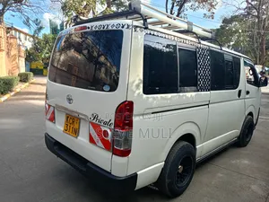 Toyota HiAce 2016 White