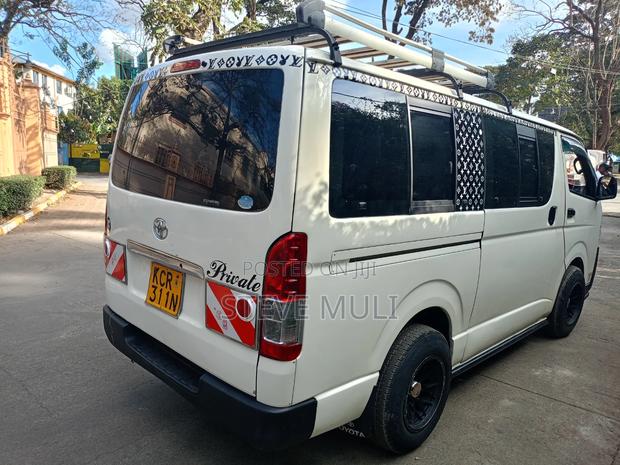 Toyota HiAce 2016 White - thumbnail 3