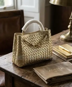 Quality Fully Boxed Bottega Venetta Handbag