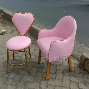 2 Manicure Seats 