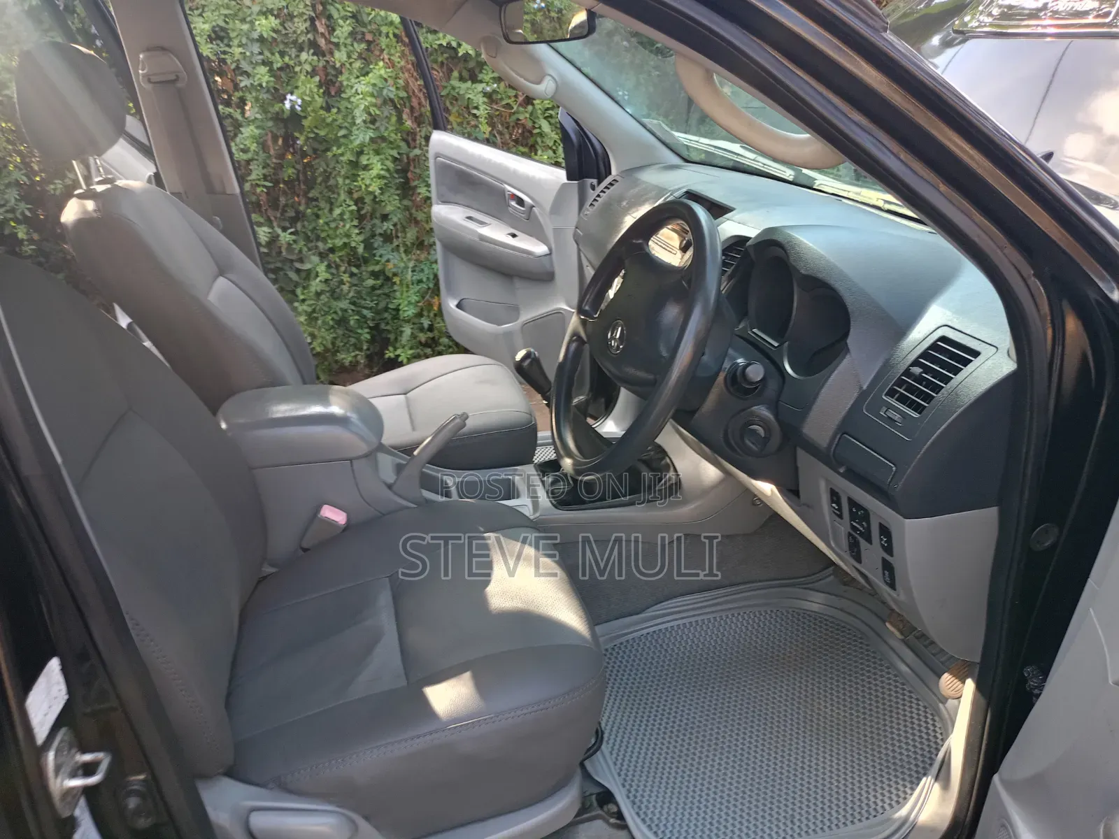 Toyota Hilux 2010 Matt Black