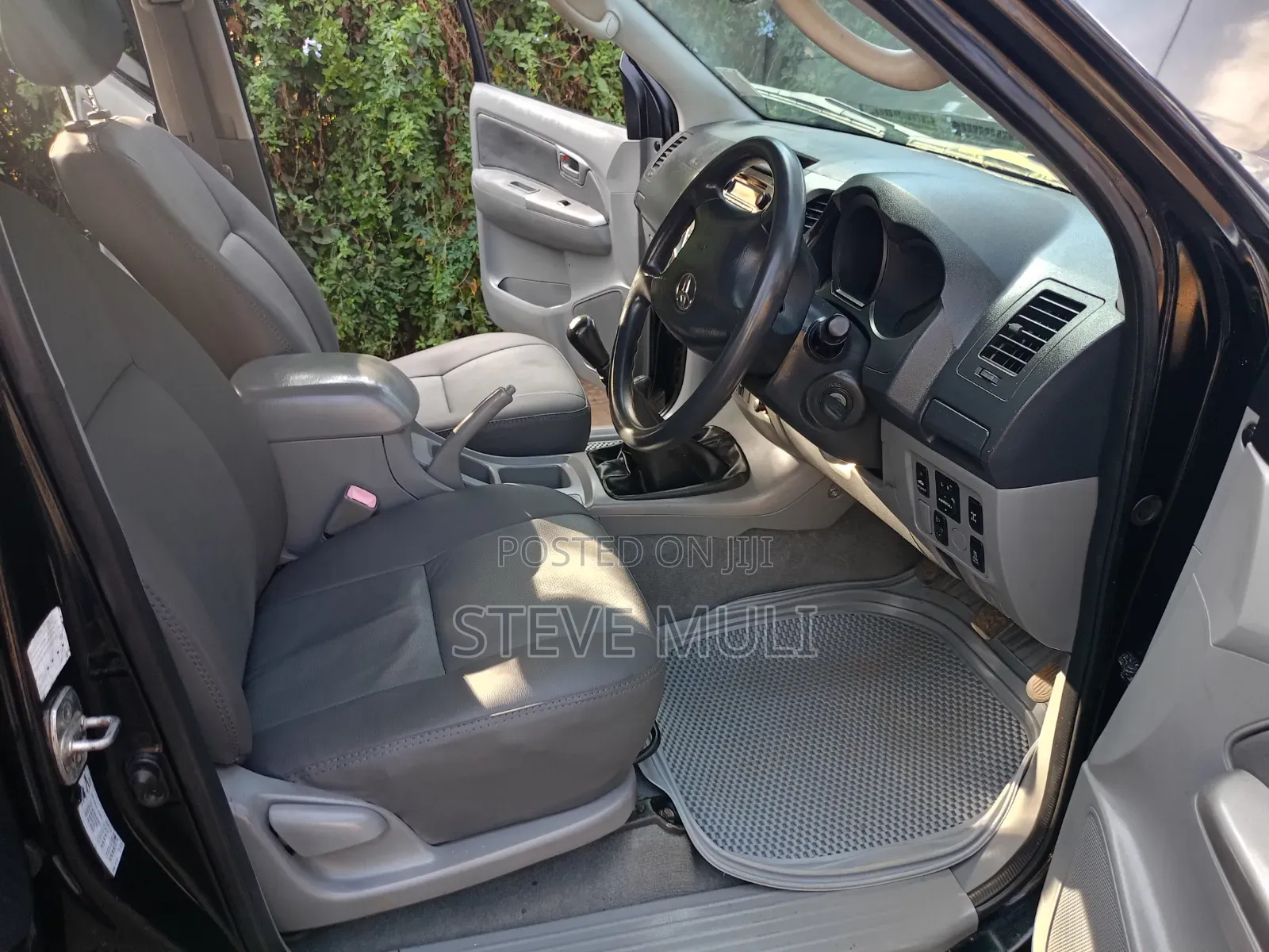 Toyota Hilux 2010 Matt Black