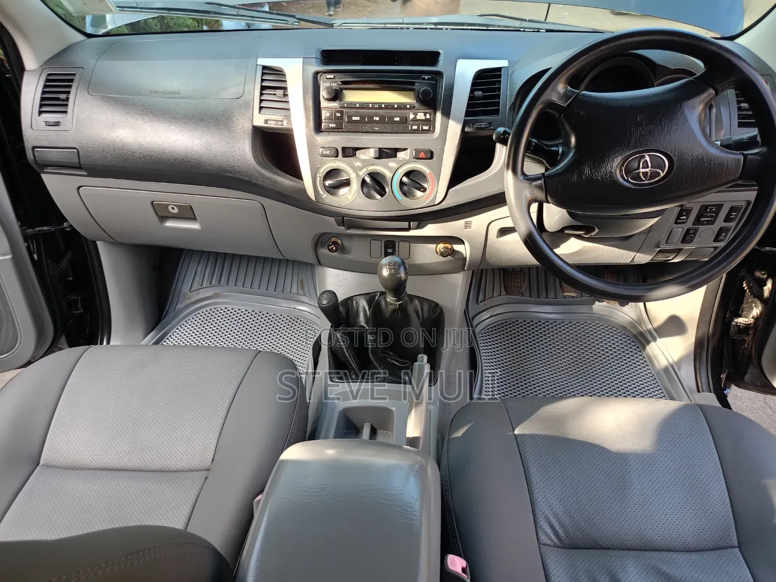 Toyota Hilux 2010 Matt Black