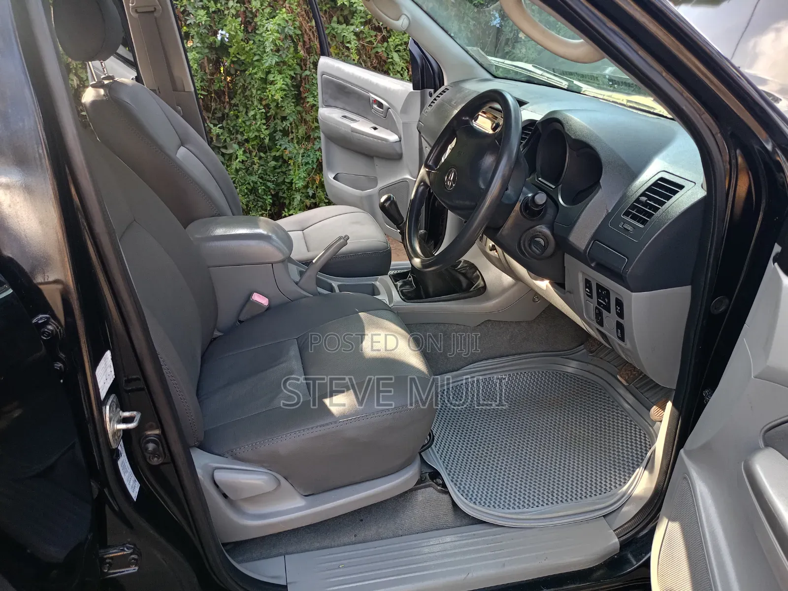 Toyota Hilux 2010 Matt Black