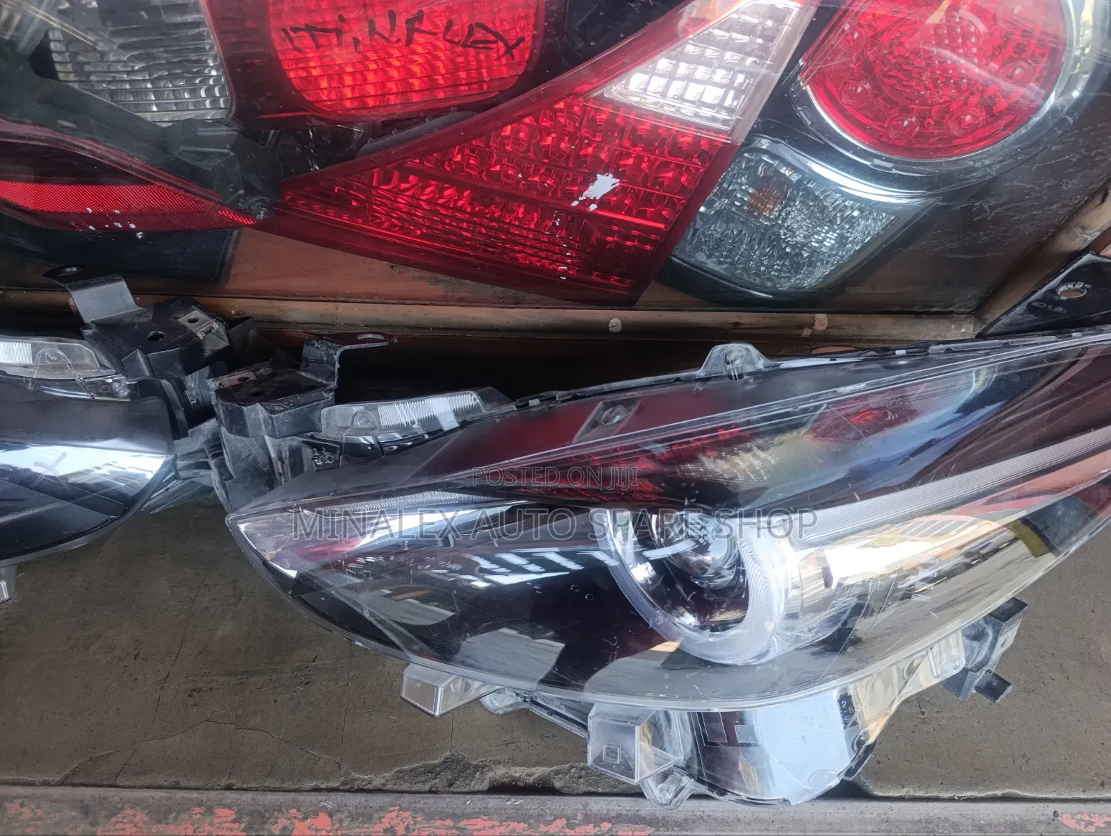 Axela Headlight Zenon Type