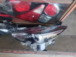 Axela Headlight Zenon Type