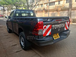 Toyota Hilux 2019 Black