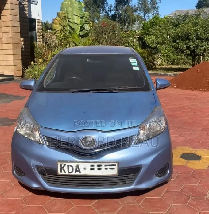 Toyota Vitz 1.0 FWD 5dr 2013 Blue