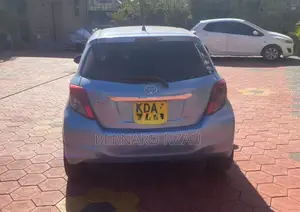 Toyota Vitz 1.0 FWD 5dr 2013 Blue
