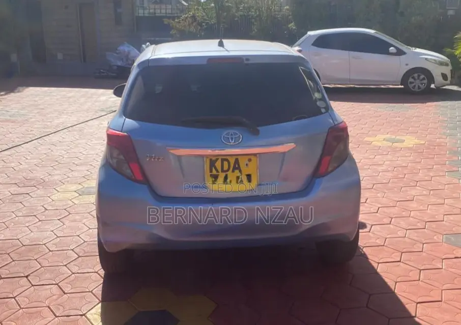 Toyota Vitz 1.0 FWD 5dr 2013 Blue