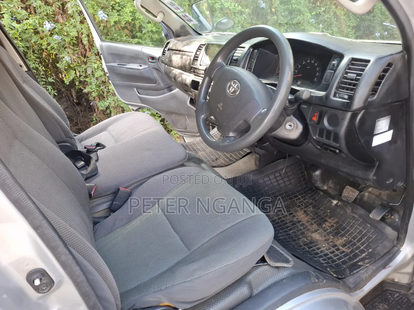 Toyota HiAce 2015 Silver