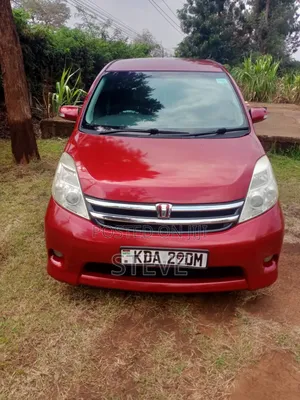Toyota ISIS 1.8 Platana 2WD 2015 Red