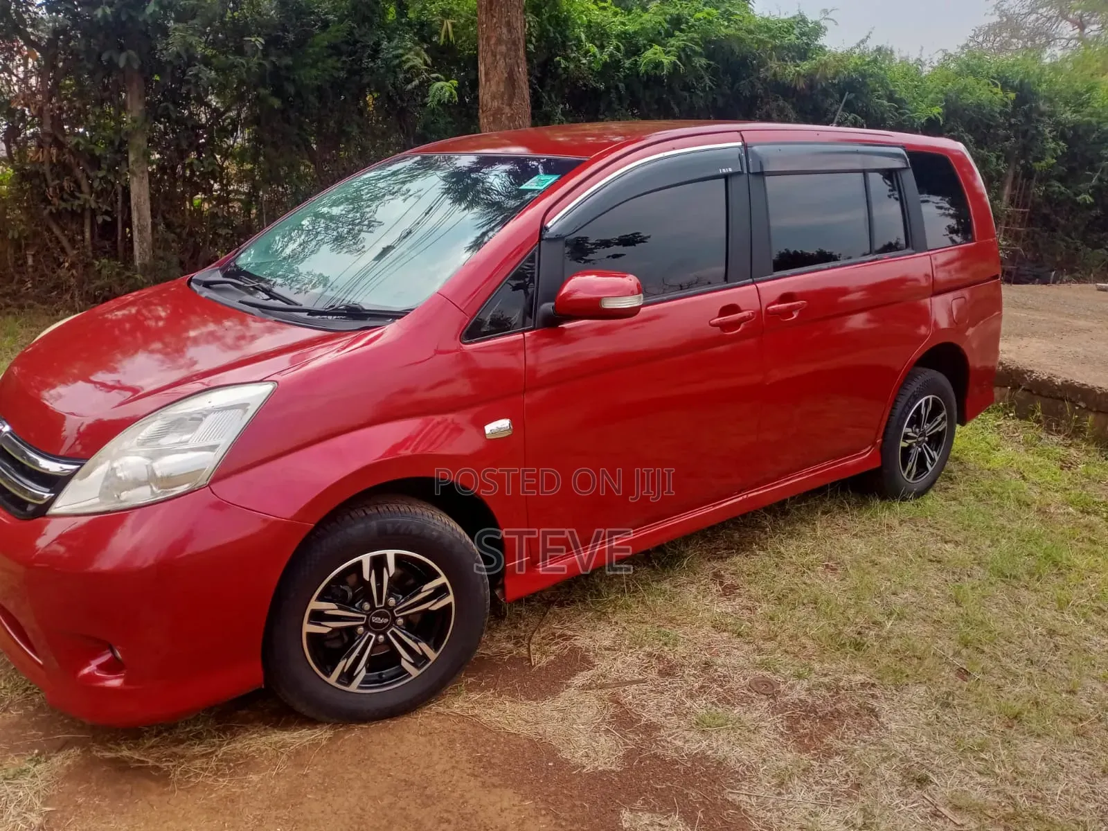 Toyota ISIS 1.8 Platana 2WD 2015 Red