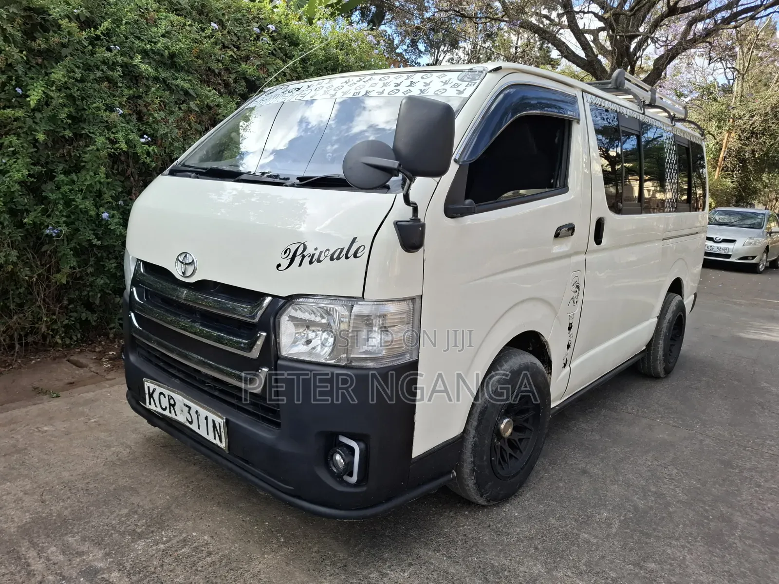 Toyota HiAce 2011 White