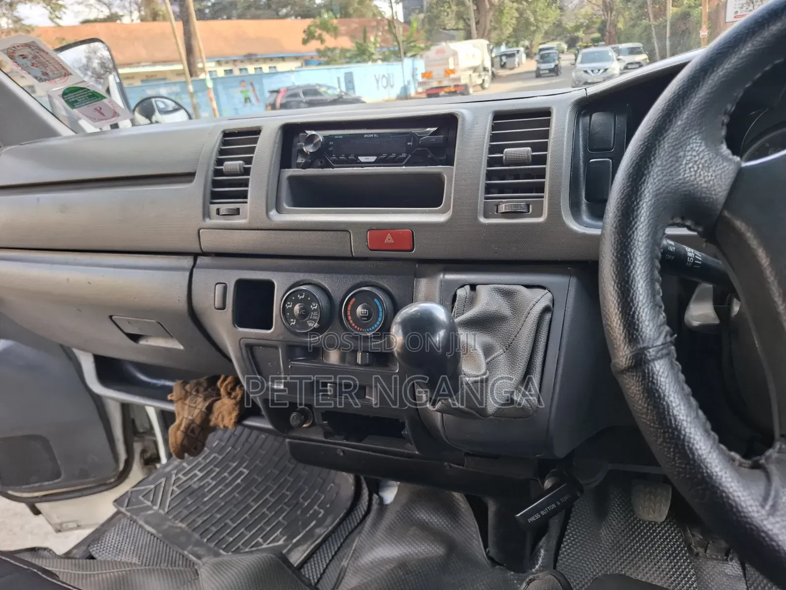 Toyota HiAce 2011 White
